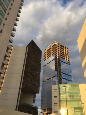 Quien hizo la torre andares
